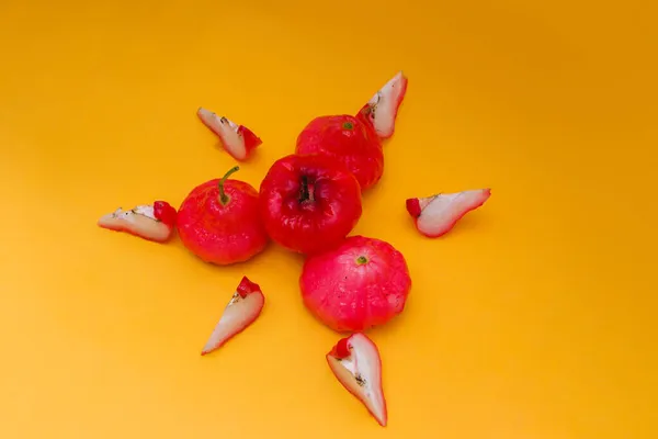 Fruta Maçã Rosa Fresca Isolada Fundo Laranja Também Conhecido Como — Fotografia de Stock