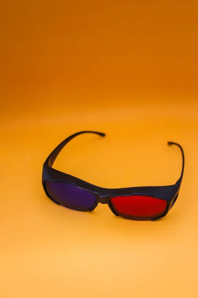 Rode Cyaan Filmbril Geïsoleerd Oranje Achtergrond Filmbril Stock Afbeeldingen — Stockfoto
