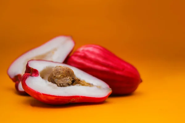 Jambu Bol Jambu Jamaica Isolado Fundo Laranja Também Conhecido Como — Fotografia de Stock