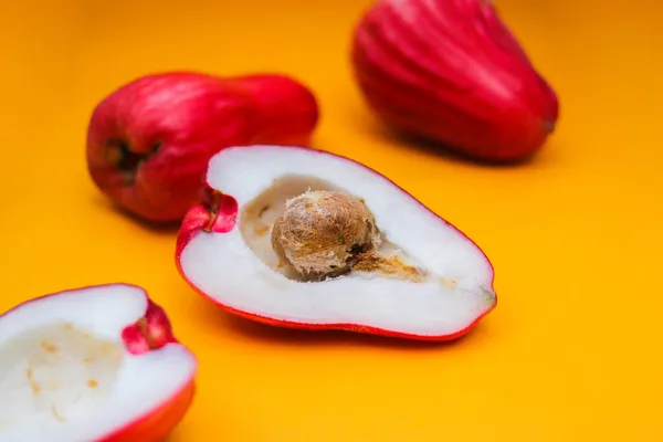 Jambu Bol Jambu Jamaica Geïsoleerd Oranje Achtergrond Ook Bekend Als — Stockfoto