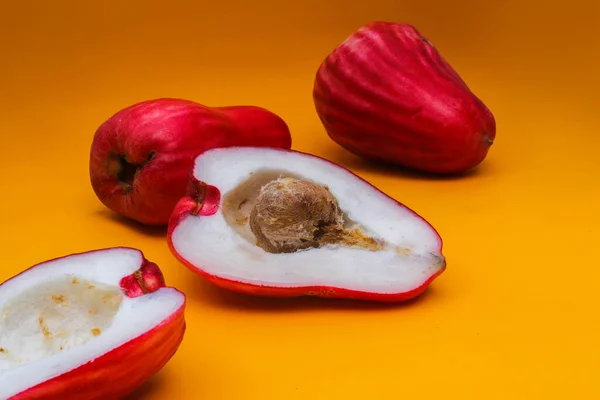 Jambu Bol Jambu Jamaica Isolado Fundo Laranja Também Conhecido Como — Fotografia de Stock