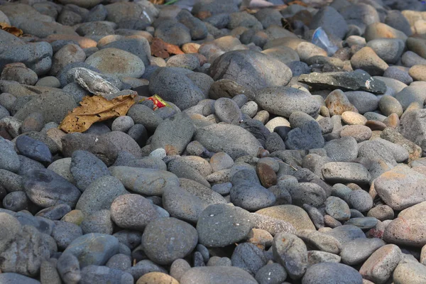 Gestapelte Strandsteine Und Kieselsteine Für Industriellen Hintergrund — Stockfoto