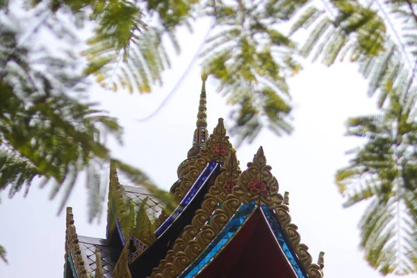 Szczegóły Rogu Ozdobnej Świątyni Budowa Tajlandii Buddyzm Przybytek Nam Hai — Zdjęcie stockowe
