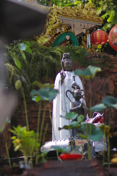 Chińska Bodhisattwa Lub Statua Bogini Współczucia Miłosierdzia Dobroci Znana Również — Zdjęcie stockowe