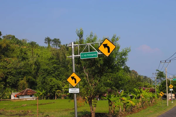 Sukabumi Západní Jáva Indonésie Června 2021 Odbočte Vlevo Varovný Signál — Stock fotografie