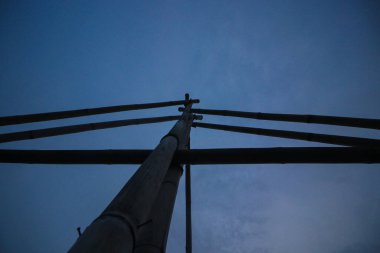 Bagang ya da pagang, özellikle Sukabumi 'de Endonezya' nın geleneksel balıkçılık enstrümanıdır. Geceleri küçük bir jeneratörden gelen ışığı kullanarak balık yakalamak için kullanılan bambudan yapılmış bir balıkçı teknesi..