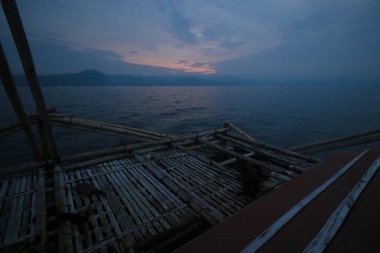 Bagang ya da pagang, özellikle Sukabumi 'de Endonezya' nın geleneksel balıkçılık enstrümanıdır. Geceleri küçük bir jeneratörden gelen ışığı kullanarak balık yakalamak için kullanılan bambudan yapılmış bir balıkçı teknesi..