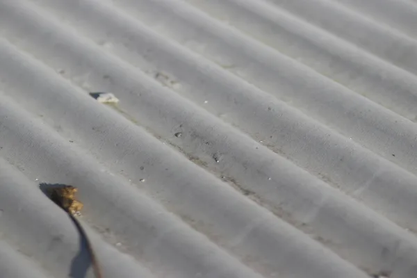 Rozostřené Abstraktní Pozadí Špinavé Azbestové Střechy — Stock fotografie