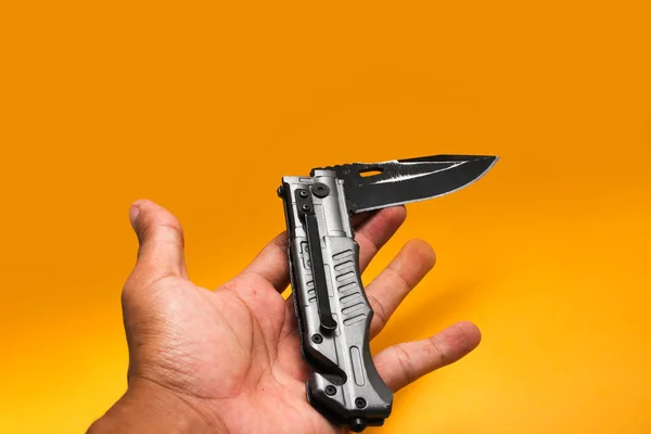 Cuchillo Plegable Inoxidable Aislado Sobre Fondo Naranja — Foto de Stock