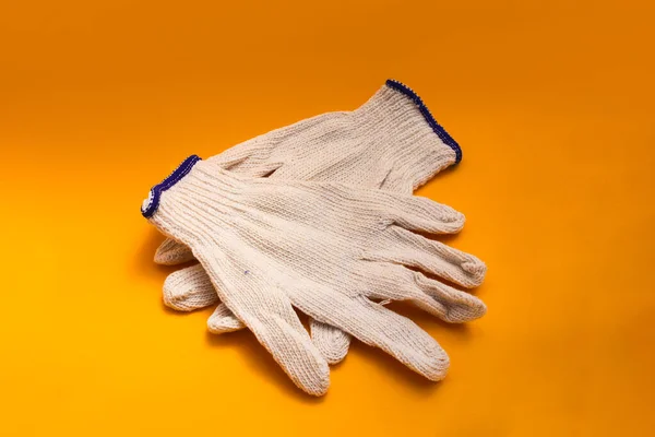 Белые Садовые Перчатки Оранжевом Фоне — стоковое фото