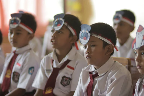 Sumedang Westjava Indonesien Dezember 2019 Eine Gruppe Indonesischer Grundschüler Weiß — Stockfoto