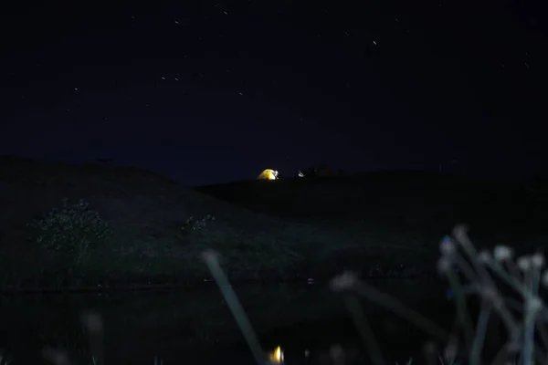 Tente Jaune Illuminée Nuit Avec Beau Ciel Nocturne Bukit Teletubies — Photo
