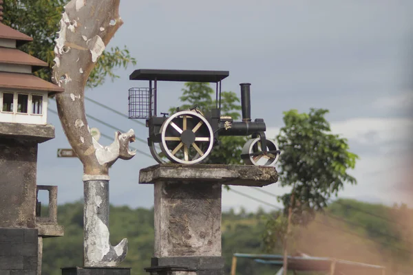 Monumento Carro Vintage Kujang Com Fundo Borrado Uma Encruzilhada Puncak — Fotografia de Stock