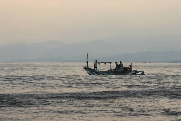 Sukabumi Java Ocidental Indonésia Agosto 2021 Pescadores Tradicionais Indonésios Vão — Fotografia de Stock