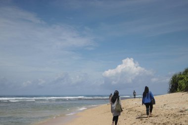 Sukabumi, Batı Java, Endonezya - 14 Mart 2021: Cibuaya Sahili Ujung Genteng, Sukabumi, Batı Java, Endonezya.