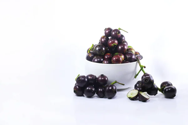 인도네시아 바탕에 고립된 그릇에 고우크 Syzygium Polycephalum Gohok Kupa Kupa — 스톡 사진