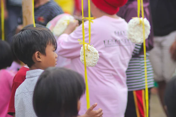 수카부미 웨스트 인도네시아 인도네시아 어린이 인도네시아 기념일에 루푸크 크래커 전통적 — 스톡 사진