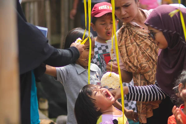 Sukabumi Java Ocidental Indonésia Agosto 2021 Grupo Crianças Indonésias Está — Fotografia de Stock