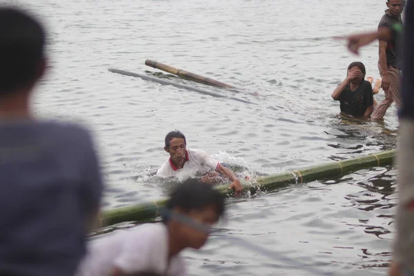 Sukabumi West Java Indonesien Augusti 2021 Indonesisk Man Faller Vattnet — Stockfoto