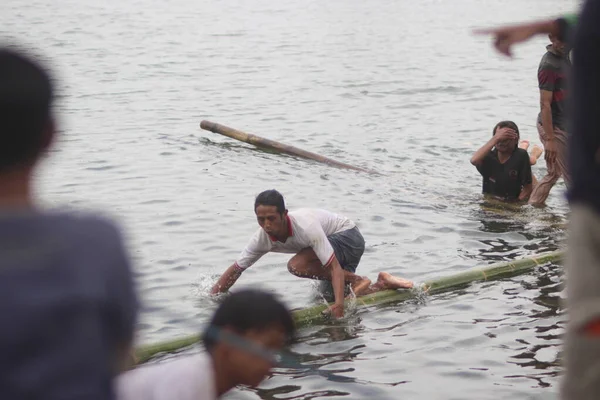 Sukabumi West Java Indonesien Augusti 2021 Indonesisk Man Faller Vattnet — Stockfoto