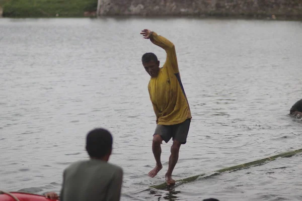 Sukabumi West Java Indonesia August 2021 Indonesian Man Falls Water — Stock Photo, Image