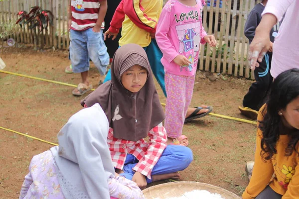 Sukabumi Java Occidental Indonesia Agosto 2021 Grupo Niños Indonesios Está —  Fotos de Stock