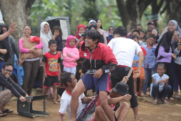 Sukabumi Batı Java Endonezya Ağustos 2021 Sarong Kullanarak Bağlanmış Bir — Stok fotoğraf