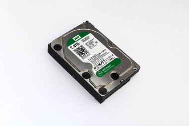 Sukabumi, Endonezya - Haziran 06, 2021: Beyaz Arkaplanda 2 Terabayt Kapasite ile İç Disk WD Green