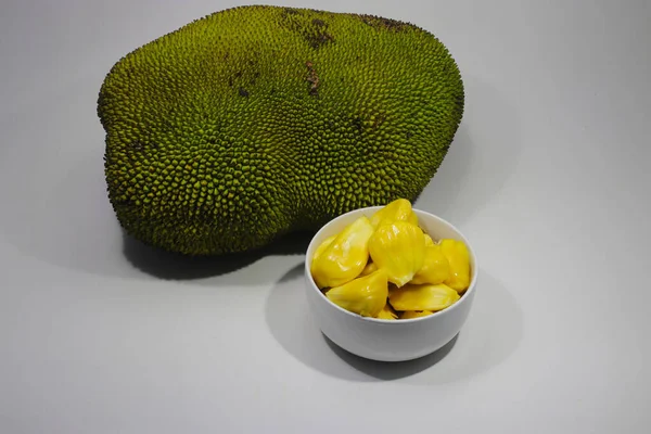 Fruta Fresca Del Gato Maduro Artocarpus Heterophyllus Tazón Blanco Aislado — Foto de Stock