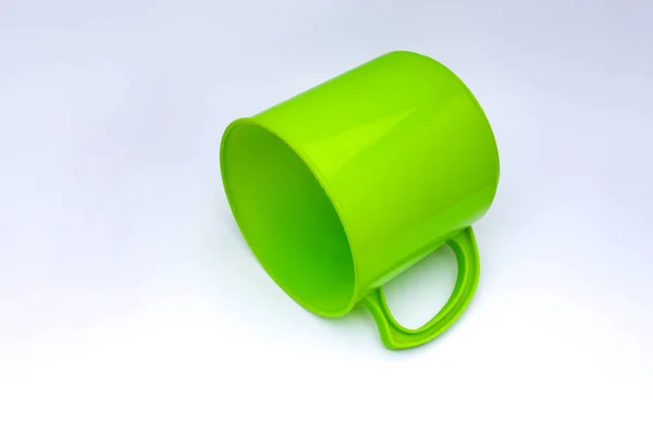Taza Plástico Verde Aislada Sobre Fondo Blanco — Foto de Stock