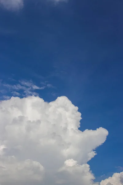 Кучевые Облака Ясным Голубым Небом Полдень Типы Изображений Складе Облаков — стоковое фото