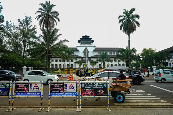 Bandung Java Occidental Indonesia Septiembre 2018 Tráfico Frente Gedung Sate — Foto de Stock