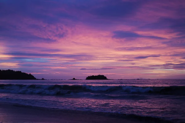 Hermosa Puesta Sol Con Cielo Púrpura Naranja Crepúsculo Palangpang Beach —  Fotos de Stock