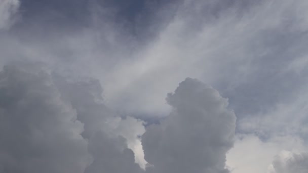 Timelapse Cumulus Nuvole Con Chiaro Sfondo Blu Cielo Mezzogiorno Tipi — Video Stock