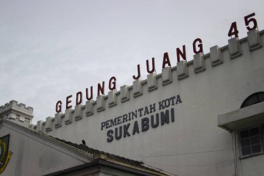 Sukabumi, Batı Java, Endonezya - 30 Aralık 2021: Gedung Juang 45 Sukabumi, Lapang Merdeka, Sukabumi City, Batı Java, Endonezya yakınlarındaki Gazi II..