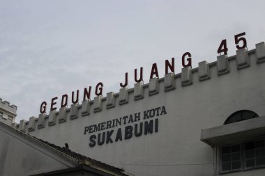 Sukabumi, Batı Java, Endonezya - 30 Aralık 2021: Gedung Juang 45 Sukabumi, Lapang Merdeka, Sukabumi City, Batı Java, Endonezya yakınlarındaki Gazi II..