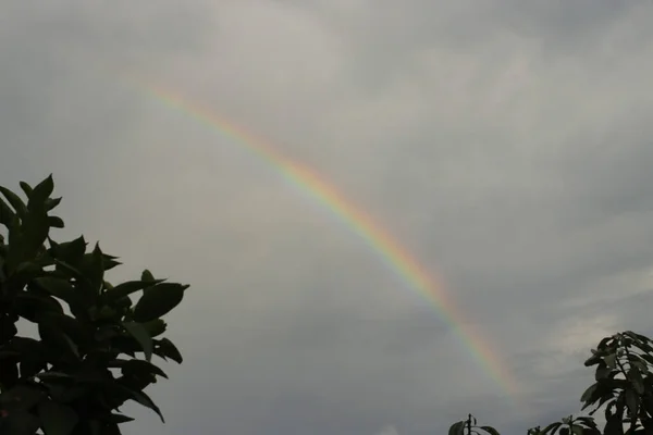 Belle Vue Arc Ciel Sur Ciel Nuageux Après Pluie Sur — Photo