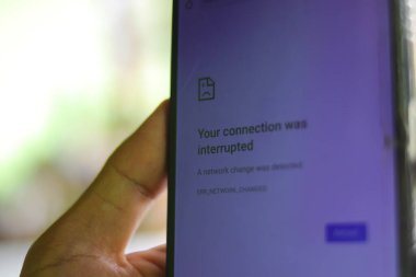 Bağlantınla el ele tutuşurken mesaj kesildi. İnternet konsepti olmadan bağlantı ve kırsal alan yok