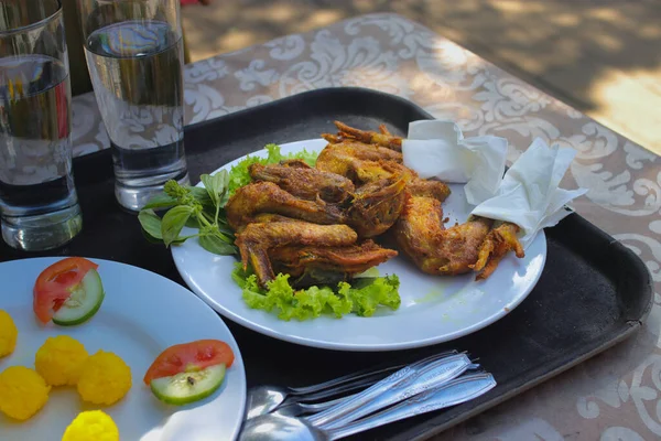 Ayam Bekakak Poulet Entier Grillé Avec Des Légumes Frais Sur — Photo