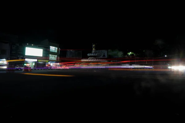 2021年2月27日 印度尼西亚西爪哇 苏卡布米 晚上在苏卡布米市的夜景 有小径摄影 — 图库照片