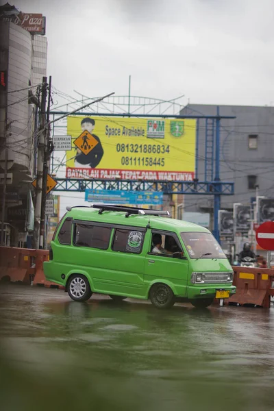 Sukabumi Jawa Zachodnia Indonezja Września 2020 Zielony Transport Miejski Angkot — Zdjęcie stockowe