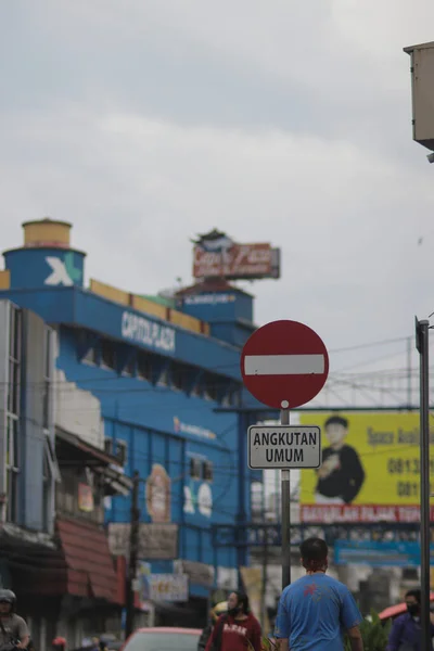 Sukabumi West Java Indonesien Februari 2021 Trafikkon Och Skylt För — Stockfoto