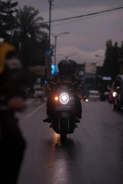 Sukabumi Java Ouest Indonésie Septembre 2020 Des Indonésiens Moto Sous — Photo