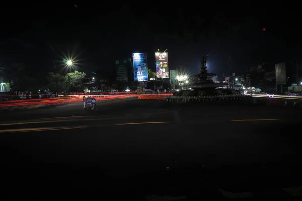 インドネシア西ジャワ州スカブミ2021年2月27日 夕方に光の道の写真でスカブミ市の夜景 — ストック写真