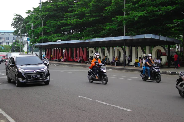 Bandung Java Occidental Indonesia Enero 2022 Tráfico Frente Alun Alun — Foto de Stock