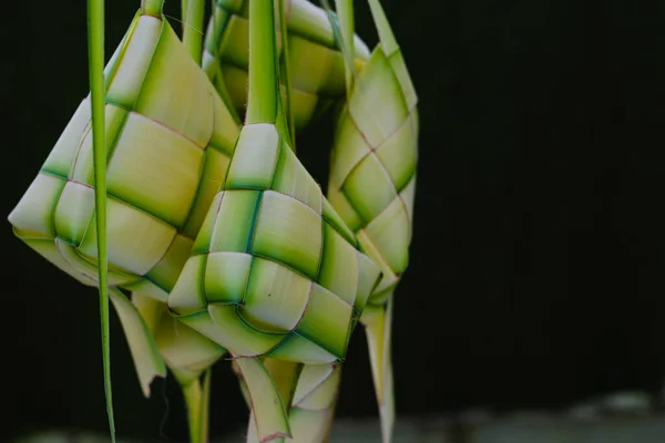 Vista Vicino Gruppo Pelle Vuota Ketupat Sacchetto Ketupat Con Sfondo — Foto Stock