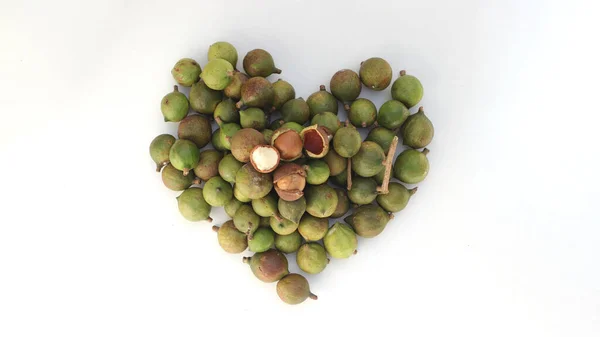 Group Macadamia Nuts Heart Shaped Copy Space Isolated White Background — Stock Photo, Image