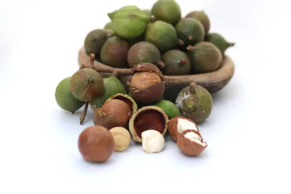 Top View Macadamia Nuts Wooden Bowl Isolated White Background — Fotografia de Stock