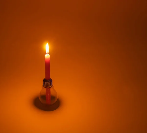 Одна Лампочка Минимальная Концепция Праздника — стоковое фото