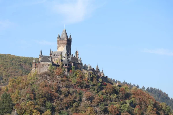 Cochem, Almanya 'da sonbaharda ortaçağ şatosu